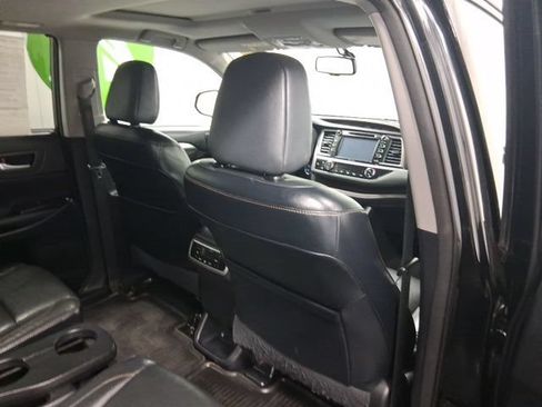 Used 2015 Toyota Highlander XLE AWD/4WD image 19