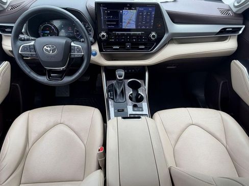 Used 2021 Toyota Highlander Platinum image 15