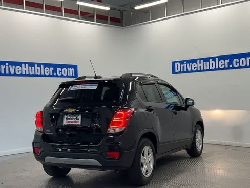 Used 2021 Chevrolet Trax LT FWD image 2