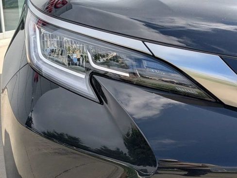New 2026 Toyota Sienna Limited FWD image 10