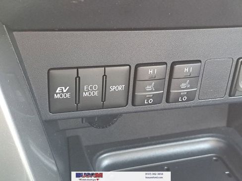 Used 2018 Toyota RAV4 XLE image 20