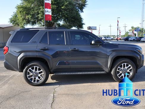 Used 2025 Toyota 4Runner 4WD image 6