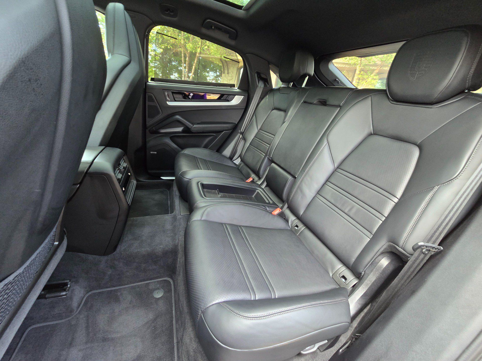 Used 2025 Porsche Cayenne Coupe AWD/4WD image 24