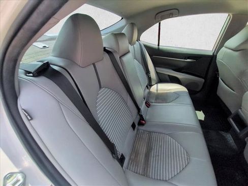 Used 2022 Toyota Camry SE FWD image 17