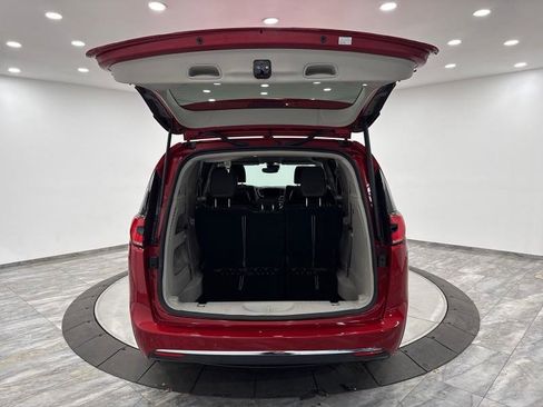 Used 2024 Chrysler Pacifica Touring-L image 73