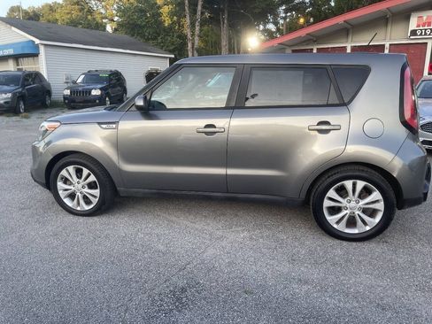 Used 2016 Kia Soul + FWD image 6