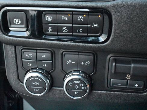 Used 2025 GMC Yukon Denali w/ Sun & Power Step Package image 15