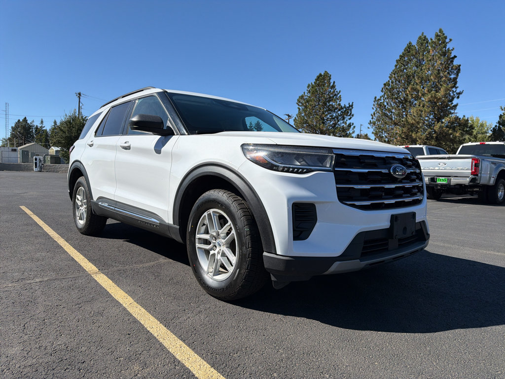 Used 2025 Ford Explorer Active AWD/4WD image 4