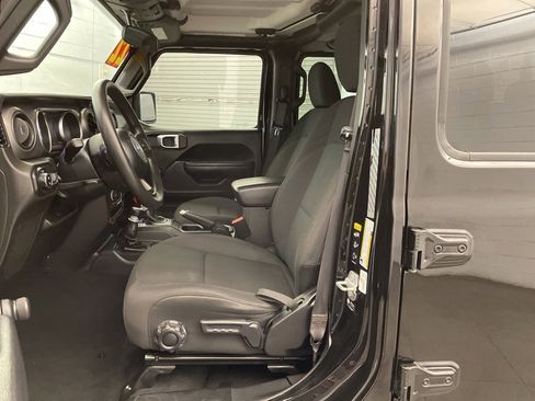 Certified 2022 Jeep Gladiator Sport w/ Trailer Tow Package image 18