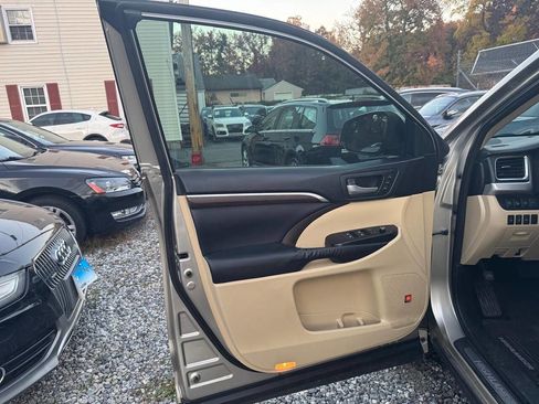Used 2015 Toyota Highlander Limited Platinum image 34