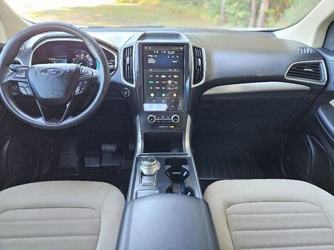 Used 2021 Ford Edge SE image 15