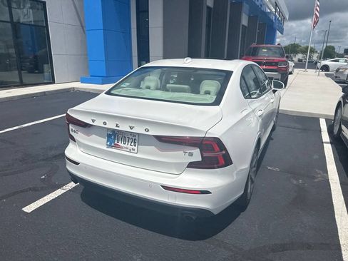 Used 2019 Volvo S60 T5 Momentum w/ Premium Package FWD image 12