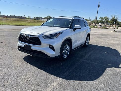 Used 2021 Toyota Highlander Limited image 3
