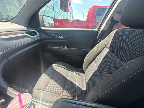 Used 2020 GMC Acadia SLE FWD image 17