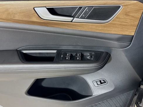 Used 2025 Volkswagen Atlas SE image 15