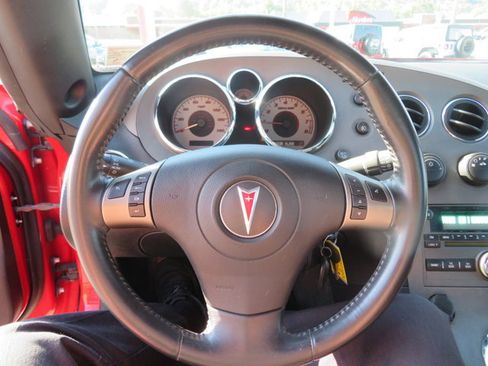 Used 2006 Pontiac Solstice Convertible w/ Premium Package image 11