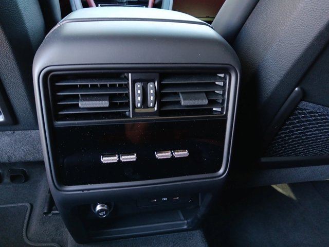 Used 2025 Porsche Cayenne E-Hybrid AWD/4WD image 17