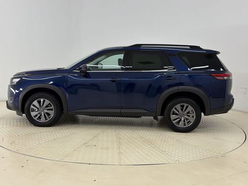 Used 2025 Nissan Pathfinder SV AWD/4WD image 2