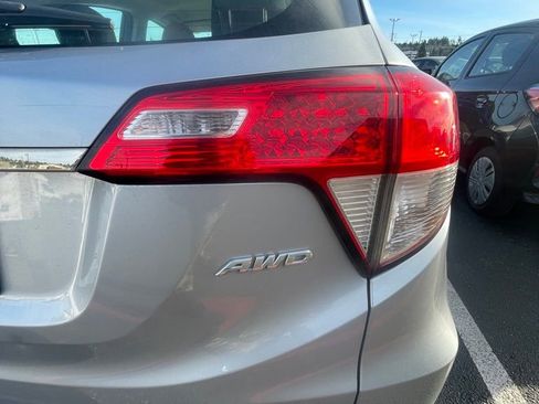 Used 2021 Honda HR-V LX image 9