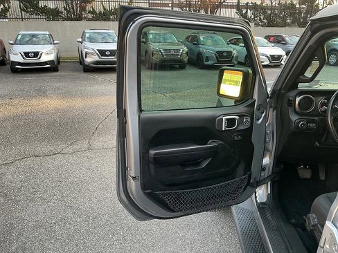 Used 2018 Jeep Wrangler Unlimited Sport S image 13