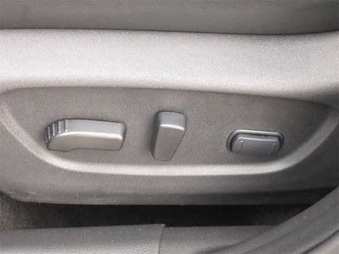 Used 2022 Nissan Rogue Sport SV w/ Technology Package image 17