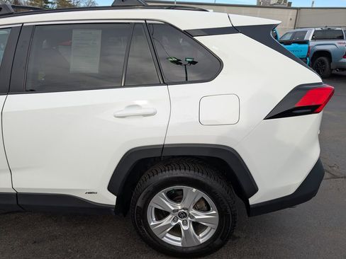 Used 2022 Toyota RAV4 XLE w/ Convenience Package AWD/4WD image 4