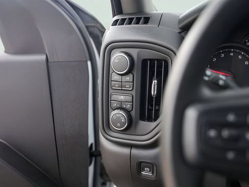 Used 2025 Chevrolet Silverado 1500 Custom Trail Boss w/ LPO, Dark Essentials Package AWD/4WD image 15