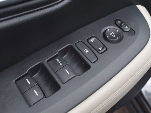 Used 2023 Honda HR-V LX image 18