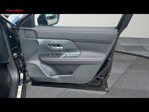 New 2025 Nissan Kicks SR w/ Illumination Package FWD image 39