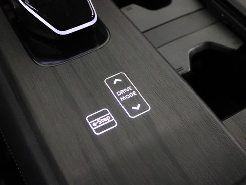 Used 2024 Nissan Ariya FWD image 12