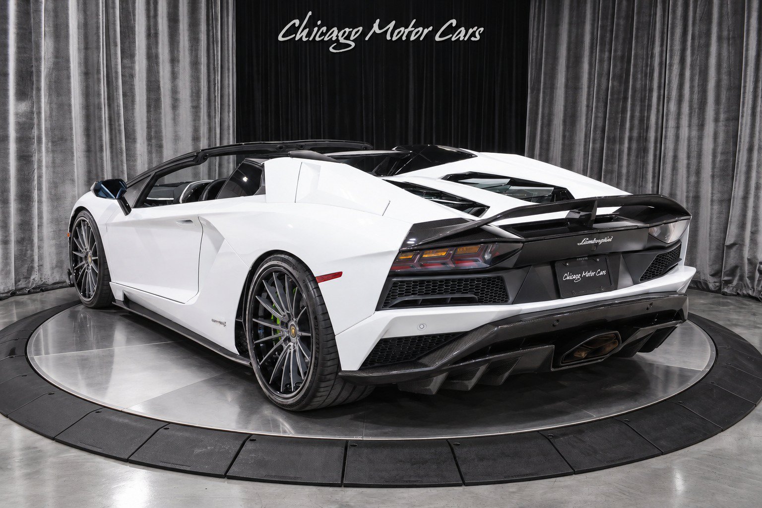 Used 2019 Lamborghini Aventador S AWD/4WD image 2