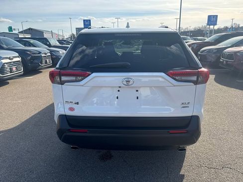 Used 2019 Toyota RAV4 XLE image 6