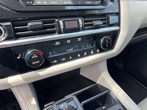 Used 2024 Nissan Pathfinder SV AWD/4WD image 23