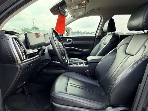Used 2024 Kia Sorento S AWD/4WD image 16