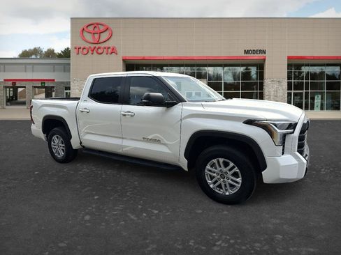 Used 2024 Toyota Tundra SR5 w/ SR5 Premium Package AWD/4WD image 3