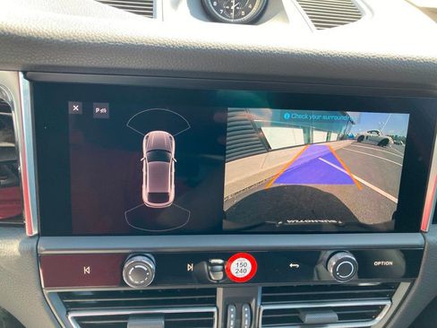 Used 2025 Porsche Macan image 27