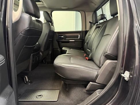Used 2018 RAM 1500 Laramie w/ Convenience Group AWD/4WD image 32