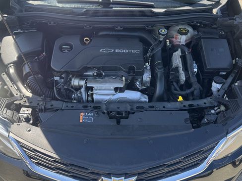 Used 2017 Chevrolet Cruze LT FWD image 10