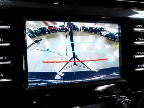 Used 2019 Toyota Camry SE image 27