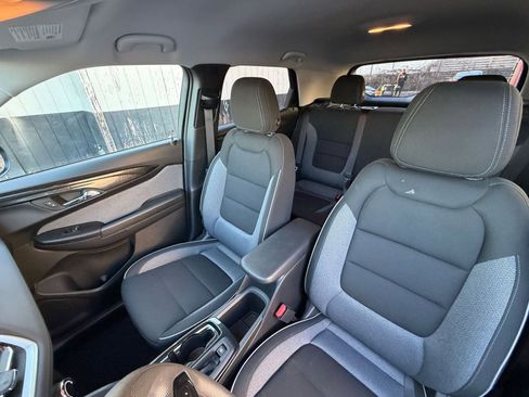 Used 2025 Chevrolet TrailBlazer LT image 35