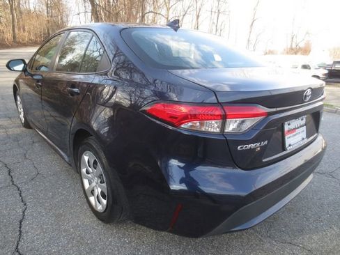 Used 2022 Toyota Corolla LE image 5