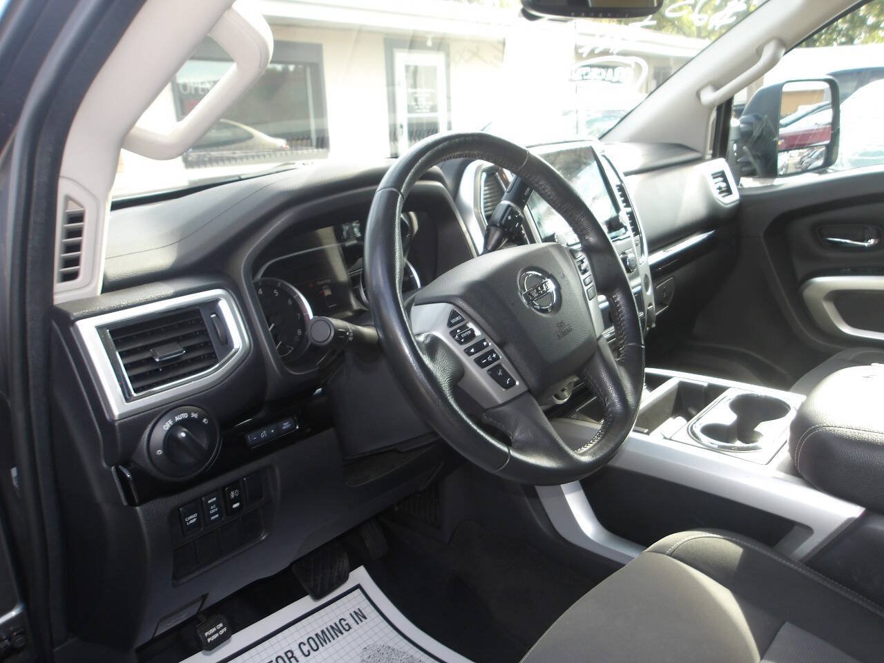 Used 2021 Nissan Titan SV w/ SV Convenience Package AWD/4WD image 13