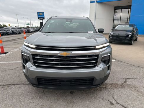 New 2026 Chevrolet Traverse LT w/ Sun and Wheel Package AWD/4WD image 8