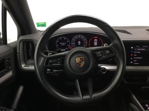 Used 2024 Porsche Cayenne AWD/4WD image 36