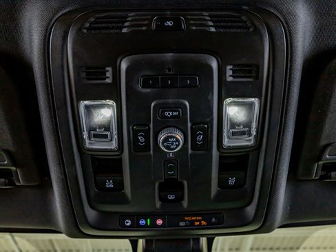 Used 2021 GMC Yukon XL Denali w/ Denali Premium Package AWD/4WD image 30