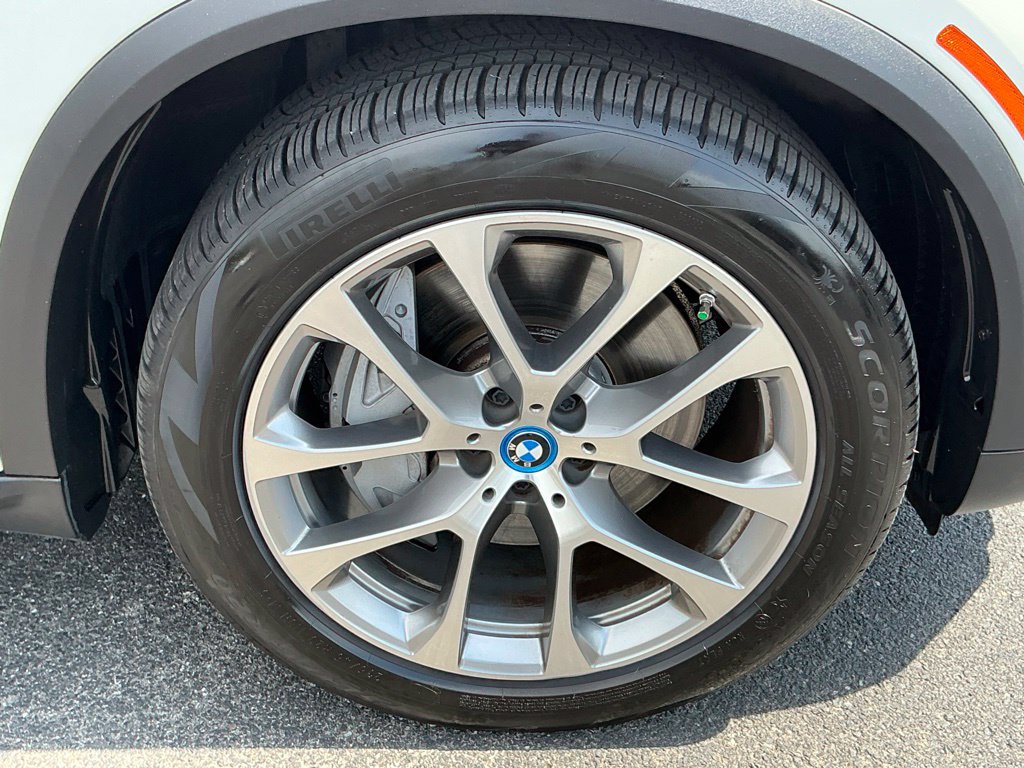 Used 2024 BMW X5 xDrive50e AWD/4WD image 9