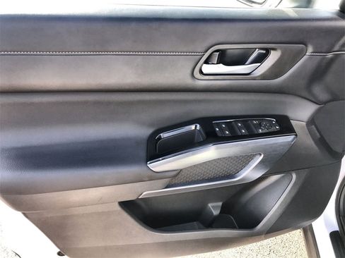 Used 2025 Nissan Pathfinder SL w/ SL Premium Package image 13