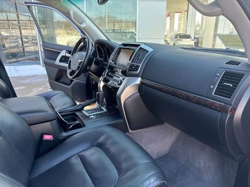 Used 2015 Toyota Land Cruiser w/ Preferred Accessory Package image 36