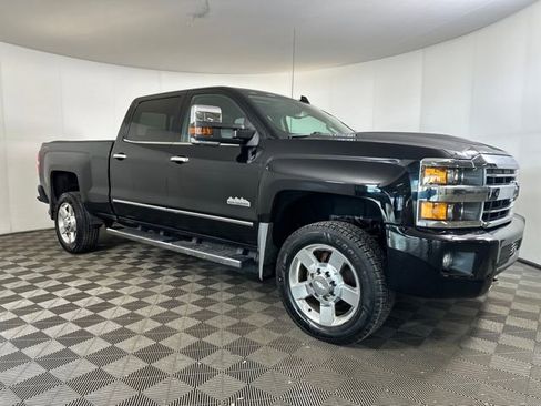 Used 2018 Chevrolet Silverado 2500 High Country w/ Duramax Plus Package image 2
