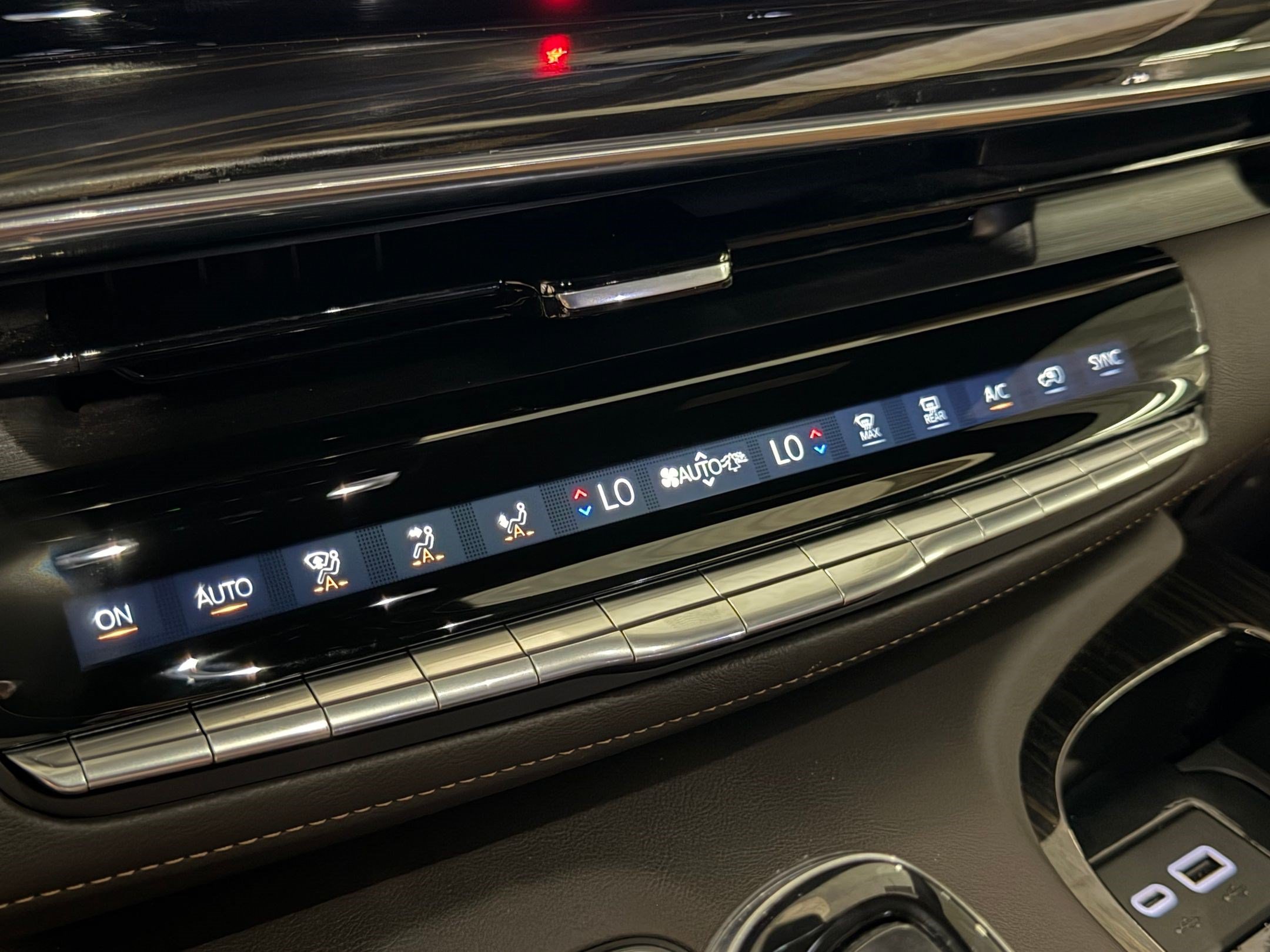Used 2021 Cadillac Escalade ESV Premium Luxury w/ Driver Assist Tech Package AWD/4WD image 24